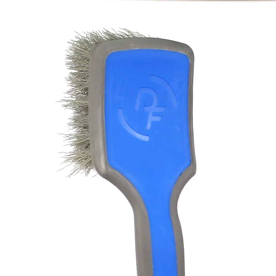 detail-factory-progrip-brosse-pneu-gris-poils-durs image 1