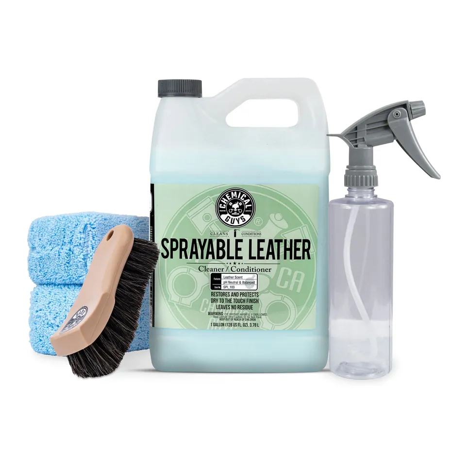 chemical-guys-sprayable-kit-nettoyant-cuir-auto-gallon-brosse image 1