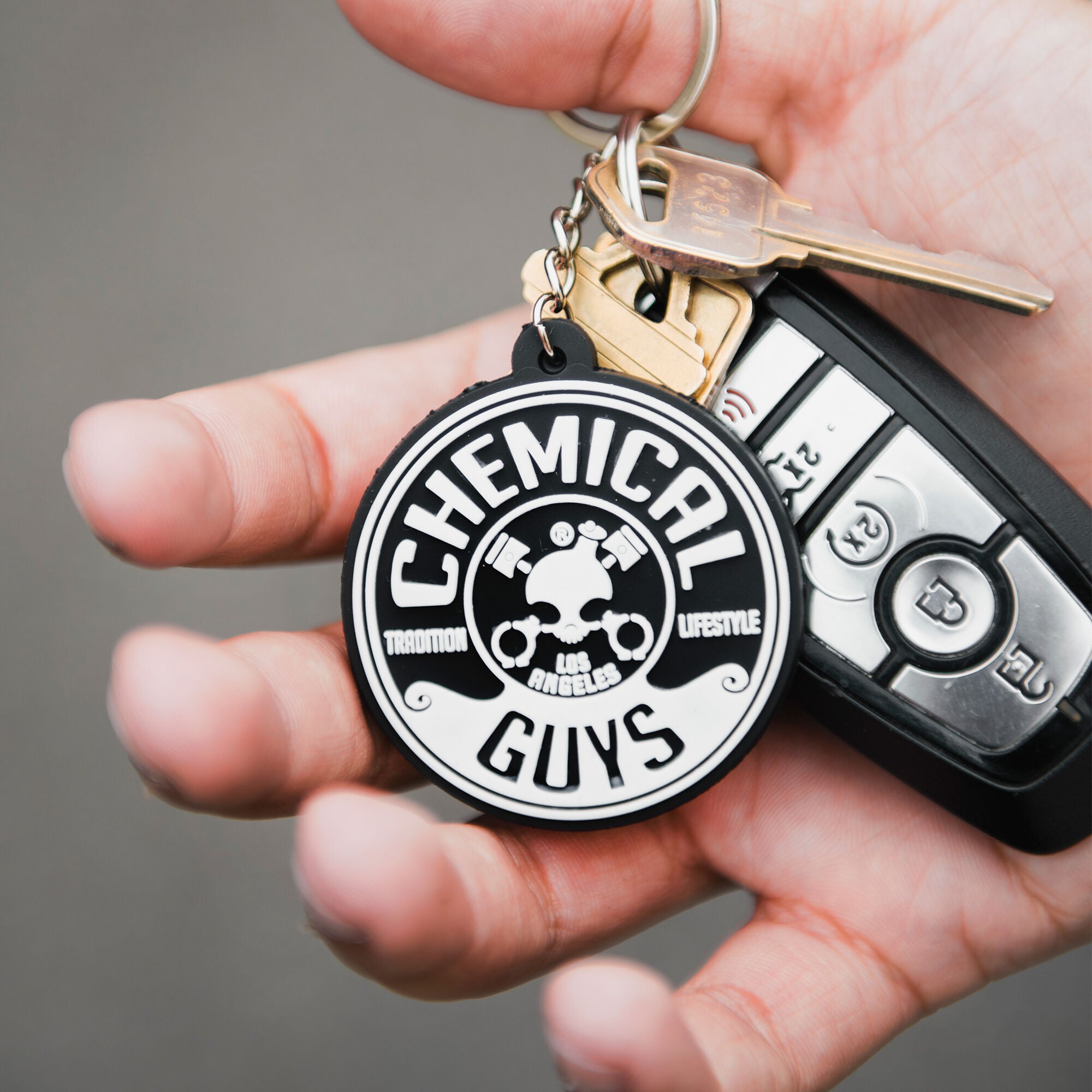 chemical-guys-gear-pocket-rubber-porte-cl-s-caoutchouc-skull image 5