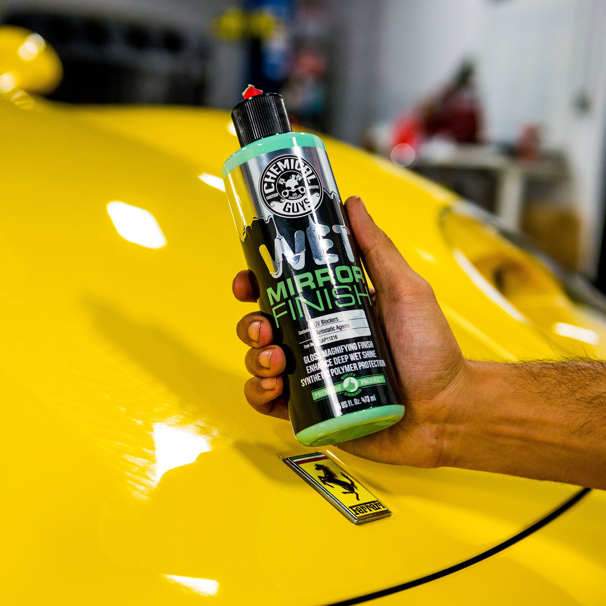 chemical-guys-wet-mirror-finish-glaze-lustreur-auto-473-ml image 6