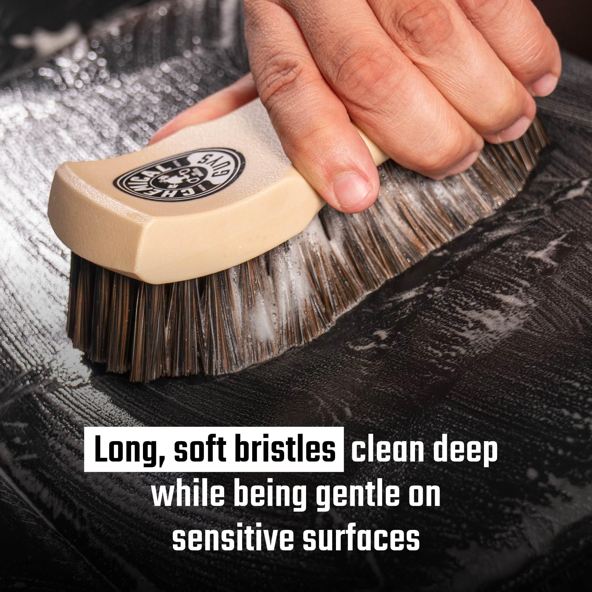 chemical-guys-sprayable-kit-nettoyant-cuir-auto-gallon-brosse image 4