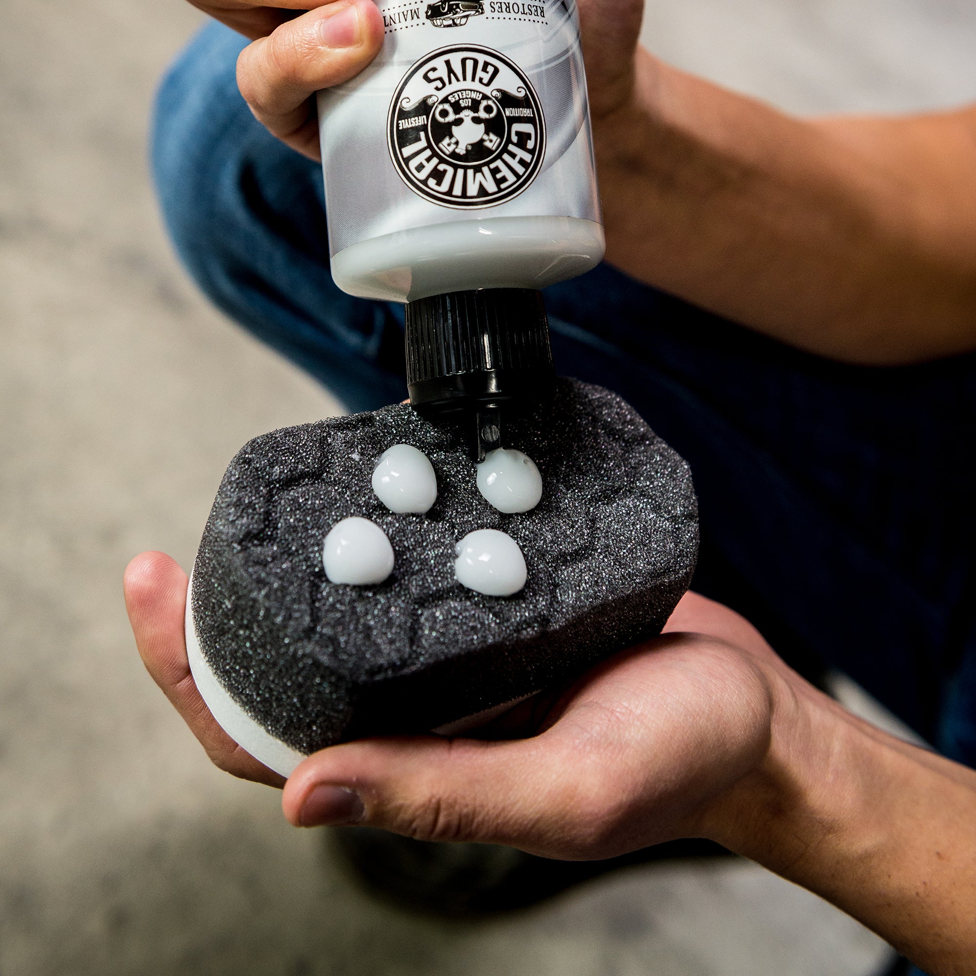 chemical-guys-easy-grip-hex-logic-applicateur-pneu-mousse image 4