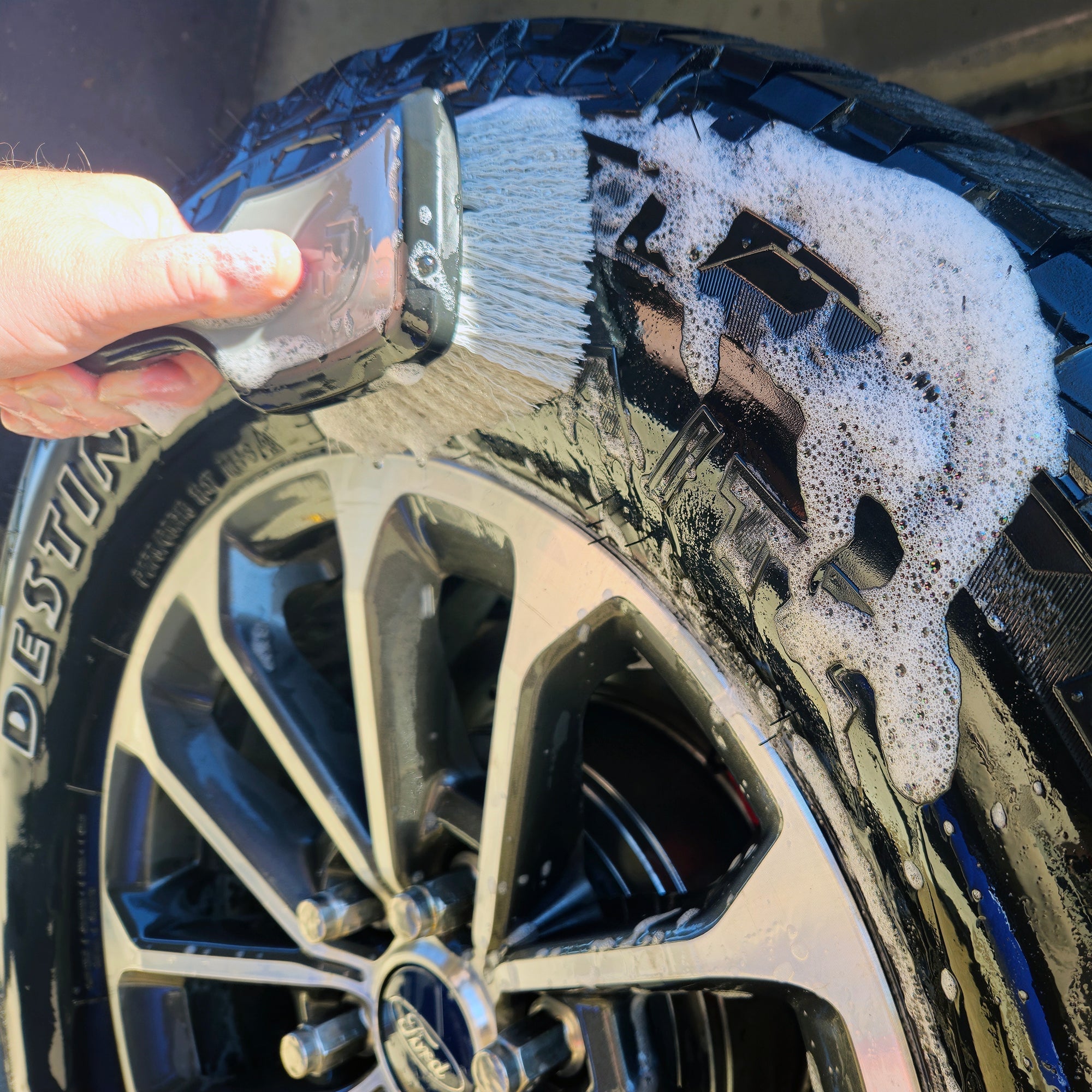 detail-factory-progrip-xl-brosse-pneu-gris-poils-durs image 7