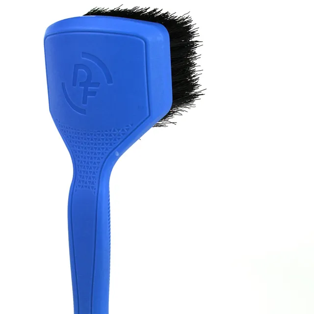 detail-factory-moto-brosse-pneu-courbe-gris-poils-durs image 1