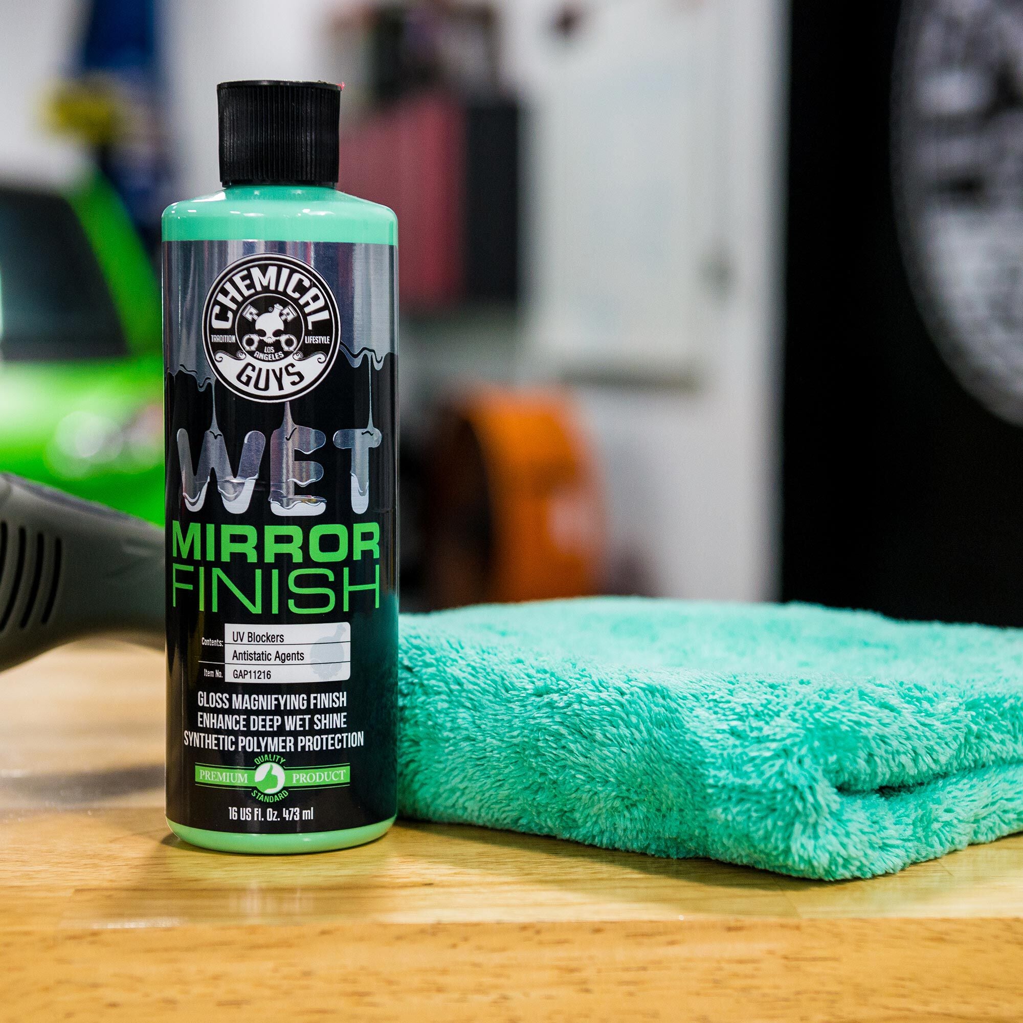 chemical-guys-wet-mirror-finish-glaze-lustreur-auto-473-ml image 5